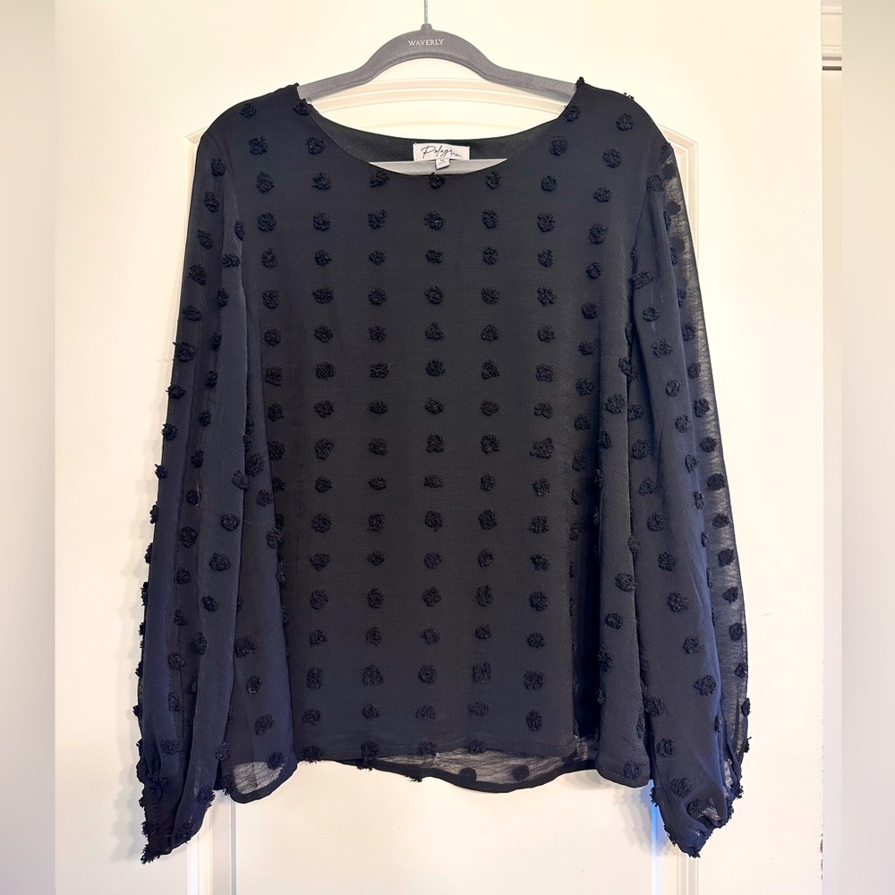 Black top.  Dot pattern